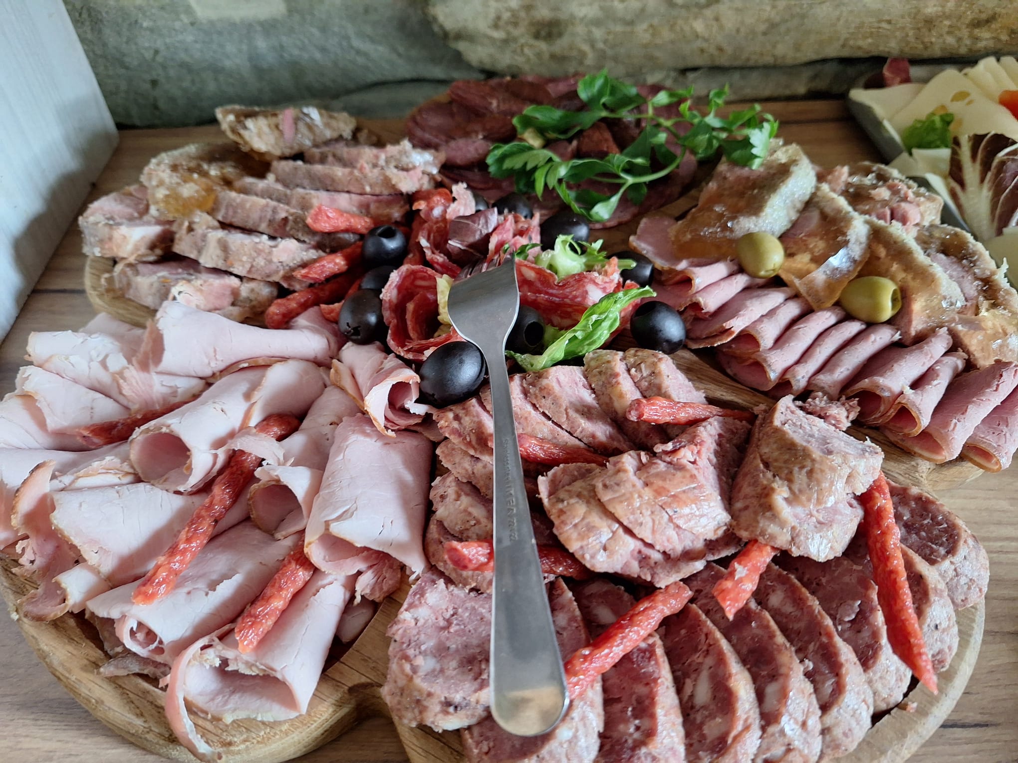 Grill i kiełbaski dla grup w Bogdance